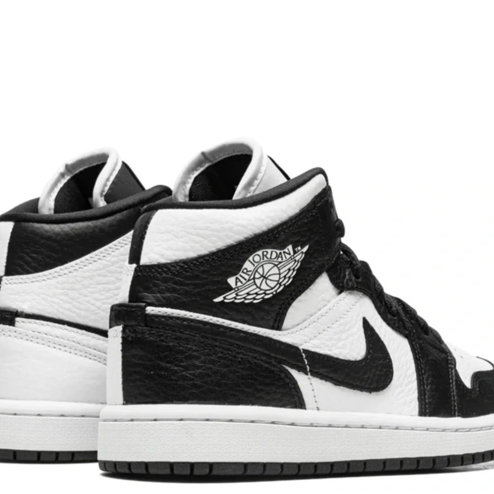 NIB Nike Women's Air Jordan 1 Mid SE Homage Split Black White Sz 9.5 - Picture 3 of 8